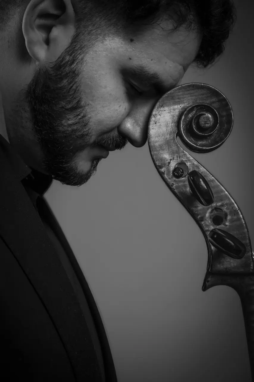 Alfons con el violonchelo clásico